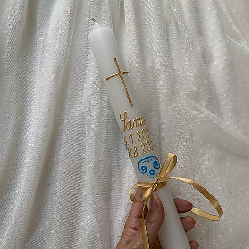 Ručne maľovaná krstná svieca s personalizáciou – modro-zlatá - 35 cm, biely vosk