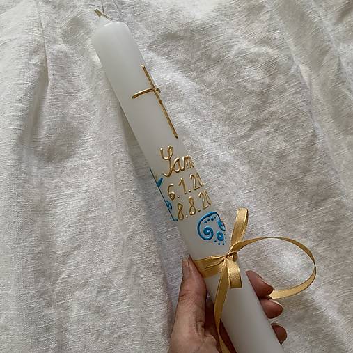 Ručne maľovaná krstná svieca s personalizáciou – modro-zlatá - 35 cm, biely vosk