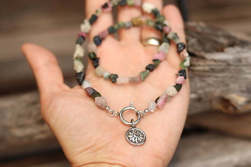 Náhrdelník choker surový turmalín