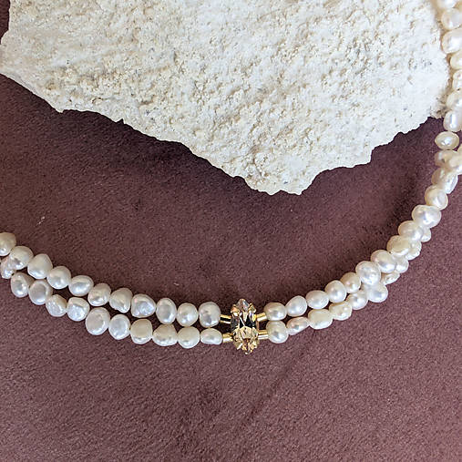 Elegantný perlový chocker z kolekcie Peach glow