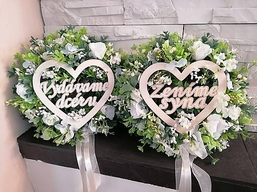 Dekorácie - Greenery svadobny veniec so srdcom 30cm a mašlou 2 typy - 18486904_