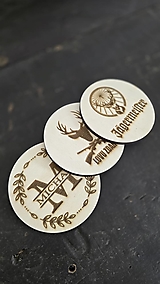 Príbory, varešky, pomôcky - Gravírované drevené podpivníky – Originálny detail - 18488827_