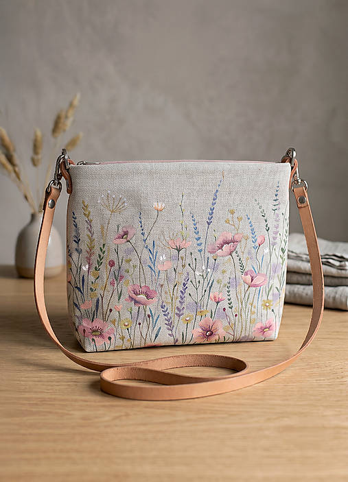 Ručne maľovaná ľanová crossbody kabelka s kvetinovým motívom