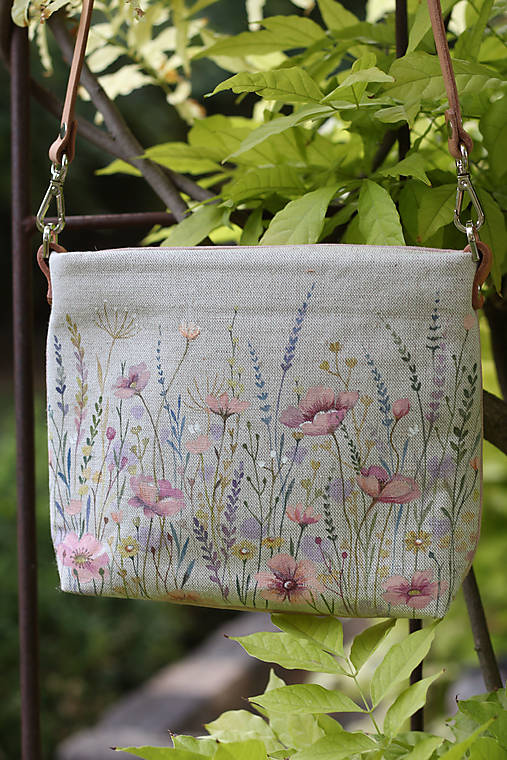 Ručne maľovaná ľanová crossbody kabelka s kvetinovým motívom