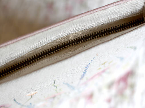 Ručne maľovaná ľanová crossbody kabelka s kvetinovým motívom