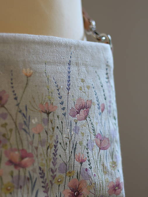Ručne maľovaná ľanová crossbody kabelka s kvetinovým motívom