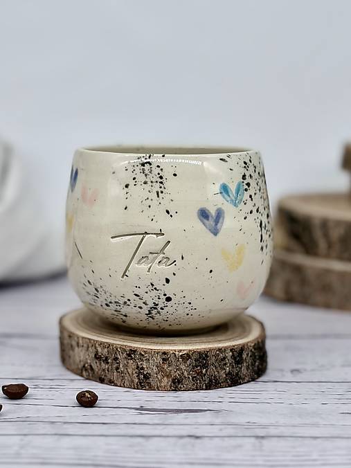 Farebné Srdiečka - pohárik latte elegán tata limited (330ml, bez uška)
