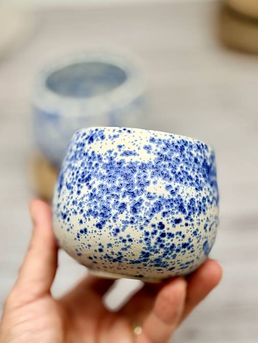 Blue Freckles - pohárik latte elegán (330ml, bez uška)