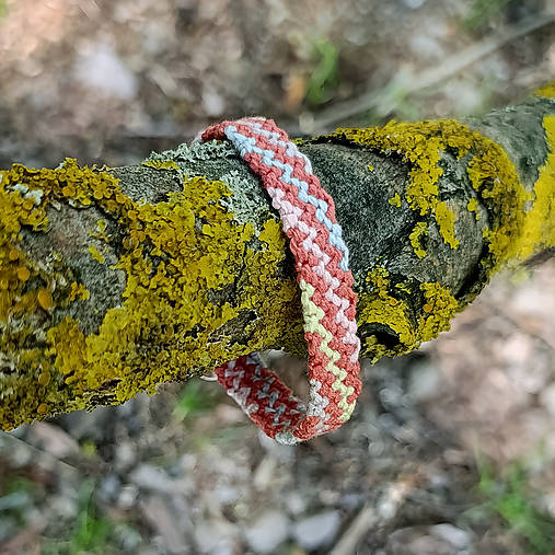 Náramky - Zvláštne cikcaky - náramok priateľstva - 18515658_