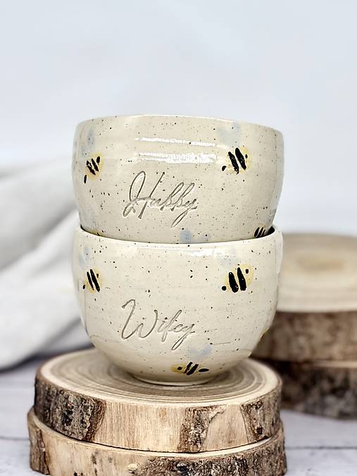 Dotty Bee - set pohárikov cappuccino Wifey a Hubby limited (180ml, bez uška)
