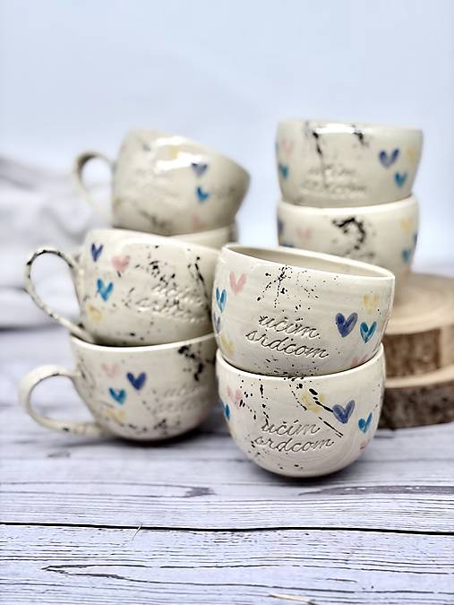 Farebné Srdiečka - šálka cappuccino učím srdcom (180ml, s uškom)