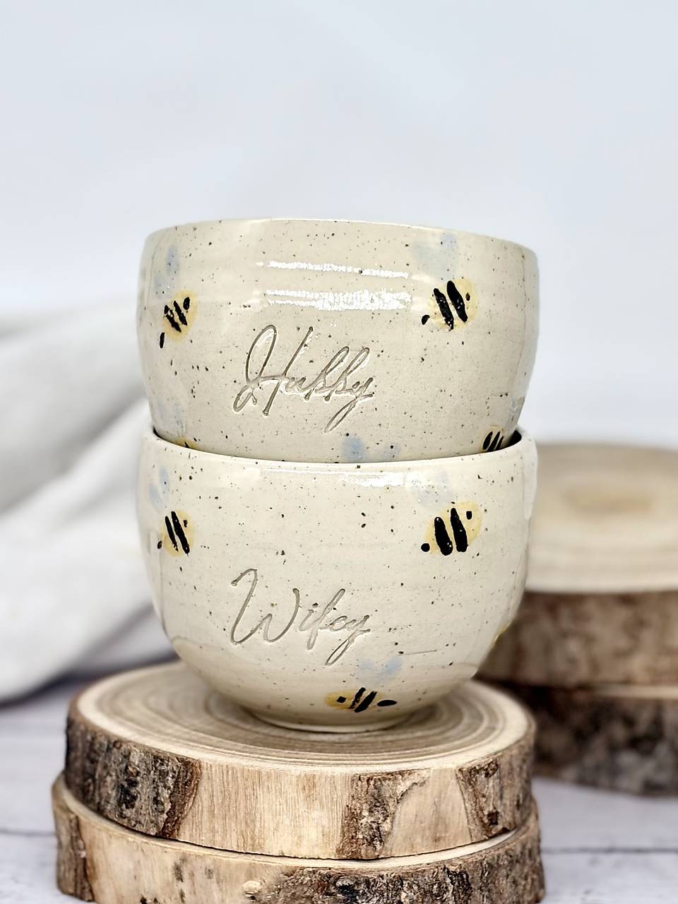 Dotty Bee - set pohárikov cappuccino Wifey a Hubby limited (180ml, bez uška)