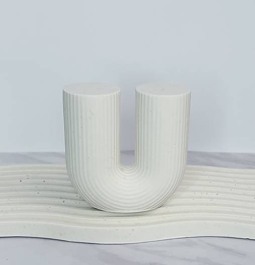 Dekorácie - Dizajnová dekorácia v tvare oblúka | rebrovaný minimalistický objekt - 18528101_