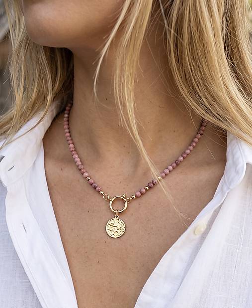 Náhrdelník rodonit s medailonom