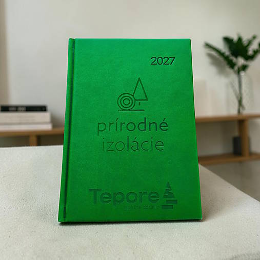 Papiernictvo - Personalizovaný týždenný diár 2027 - cena je konečná s neobmedzeným gravírom na jednej strane Zelená - 18589207_