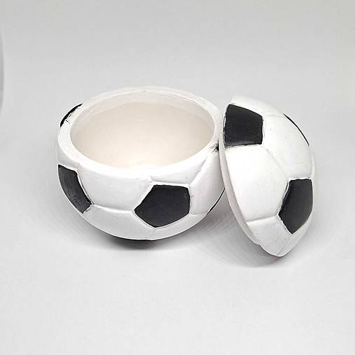 Dekorácie - Ručne maľovaná sadrová dóza s viečkom  (Futbalová lopta) - 18589348_